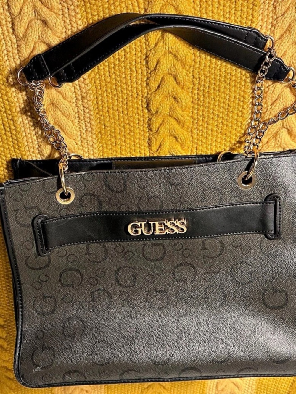 GUESS Black Chain Shoulder Bag